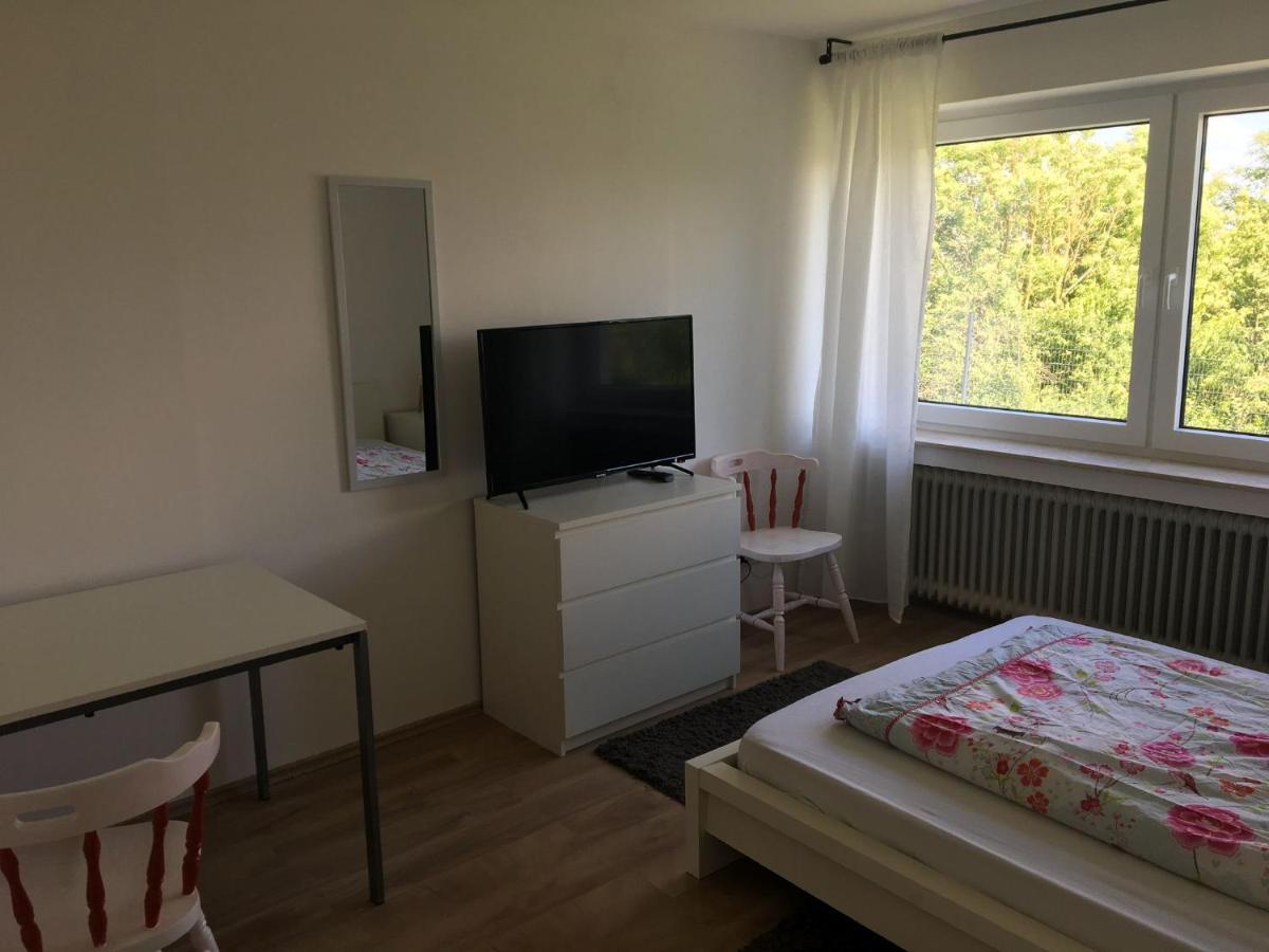 Mayen, Im Mohren, Privatzimmer Nr1, Waldrand, Nahe Nurburgring & Burg Eltz, Gemeinschaftsbad Luaran gambar