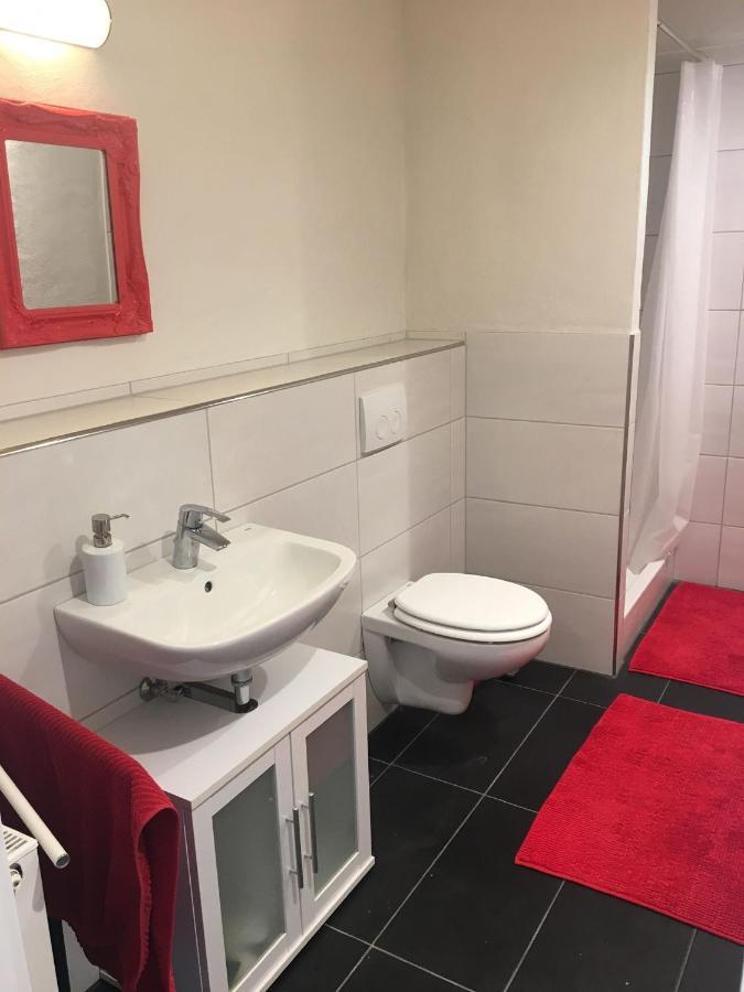 Mayen, Im Mohren, Privatzimmer Nr1, Waldrand, Nahe Nurburgring & Burg Eltz, Gemeinschaftsbad Luaran gambar